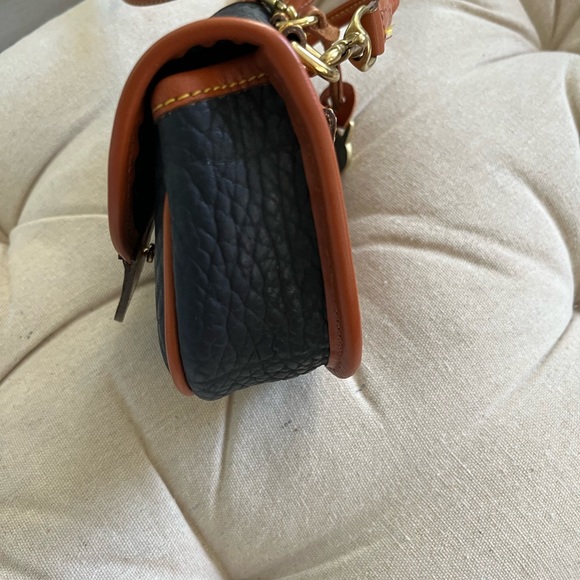 Dooney and Bourke purse - Mint Condition - Picture 7 of 7